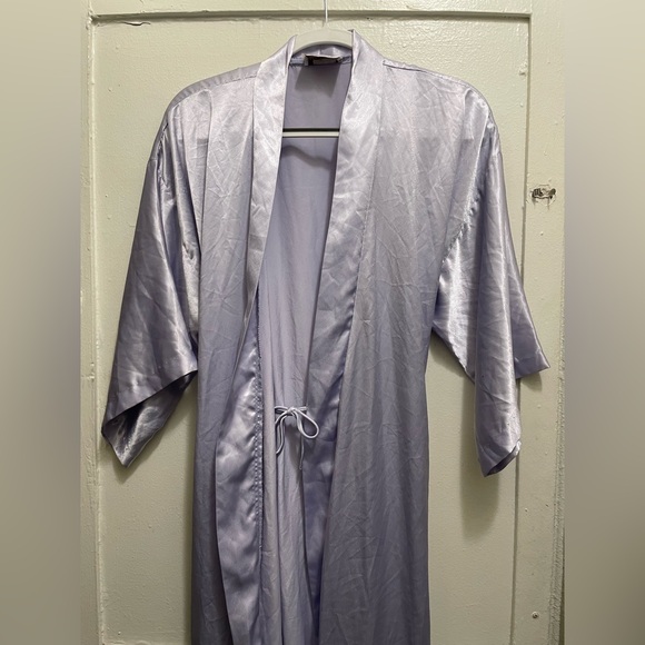 Vintage Satin Robe - Picture 3 of 12